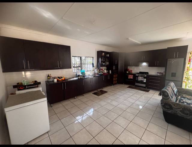 4 BEDROOM HOUSE FOR SALE IN BRACKENHURST